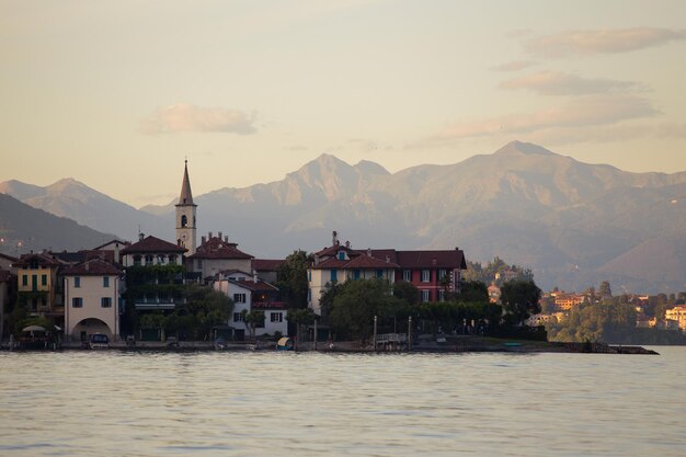 Foto vista do lago maggiore, itália