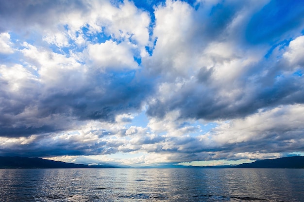 Vista do Lago Ohrid da cidade de Ohrid