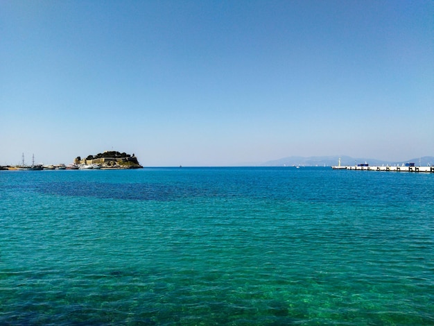 Vista do mar Kusadasi na Turquia