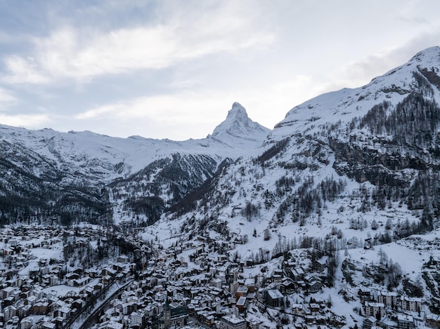 Foto vista do matterhorn a partir da estação do cume do rothorn