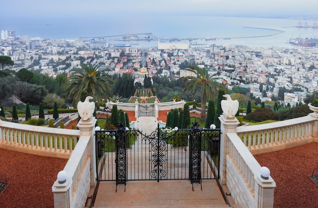 vista do Monte Carmelo dos Jardins Bahai e da Baía de Haifa