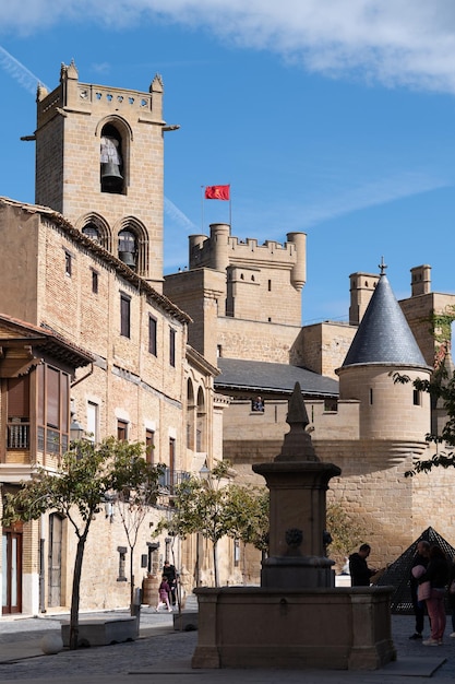 Vista do palácio dos reis de Navarra e da igreja de Santa Mara la Real em Olite Navarra