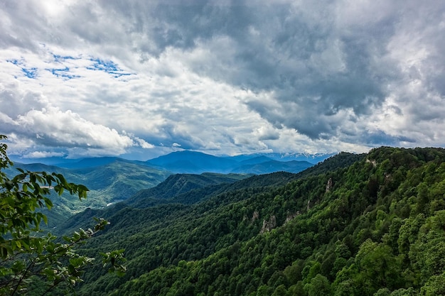 Vista do planalto LagoNaki em Adygea As montanhas do Cáucaso Rússia 2021