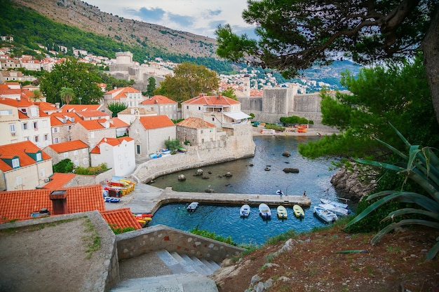 Vista do porto de Dubrovnik a partir do lado oeste da cidade velha, Croácia