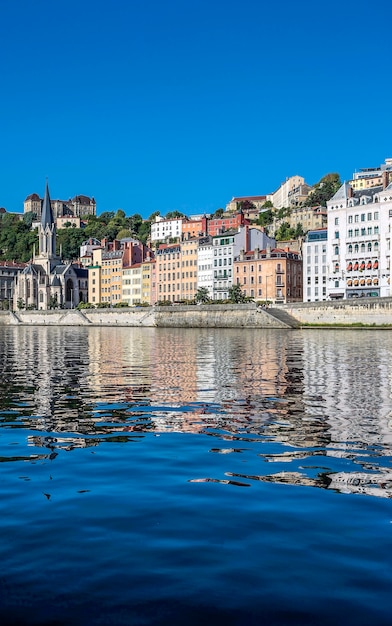 Vista do rio lyon e do rio saône no verão