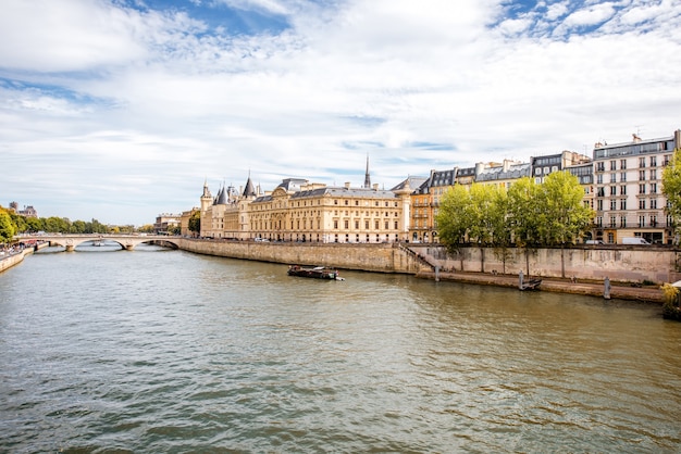 Vista do rio sena em paris