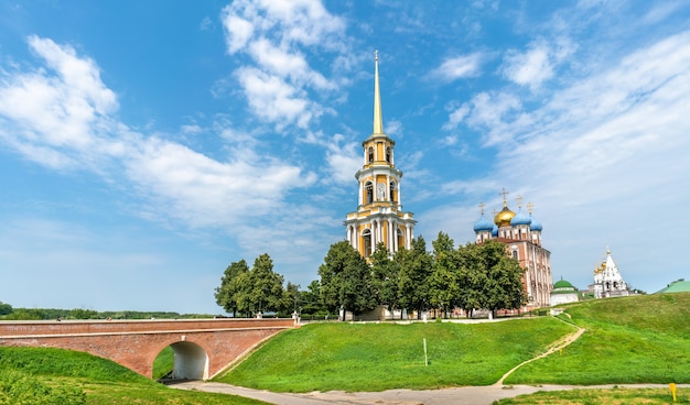 Vista do ryazan kremlin, o anel de ouro da rússia