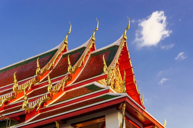 Vista do telhado de um dos templos em Wat Arun, Tailândia