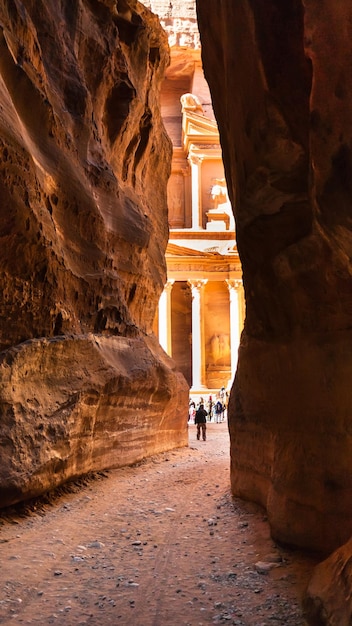 Vista do templo alKhazneh de Al Siq em Petra
