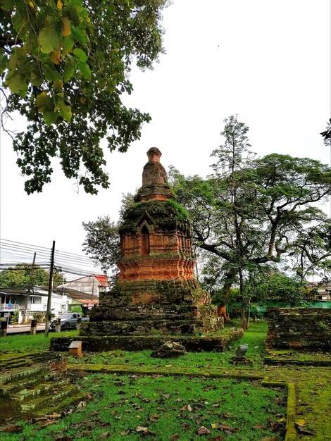 Foto vista do templo contra o edifício