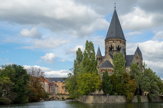 Vista do Templo Neuf em Metz Lorraine Moselle, França