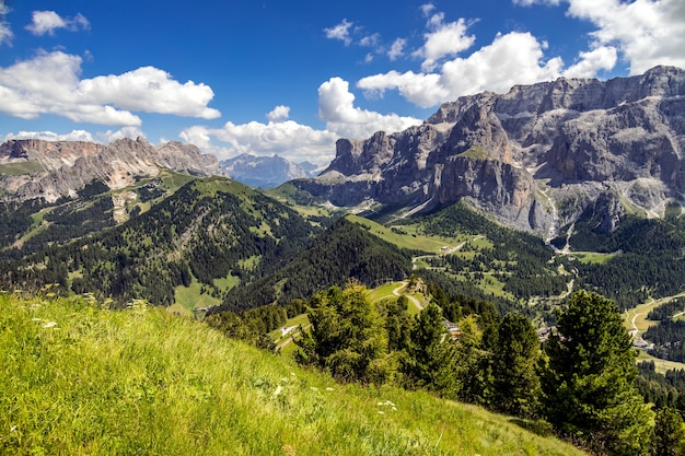 Vista de los Dolomitas cerca de Selva, Tirol del Sur, Italia