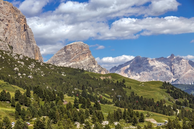 Vista de los Dolomitas desde Gardena Pass, Tirol del Sur, Italia