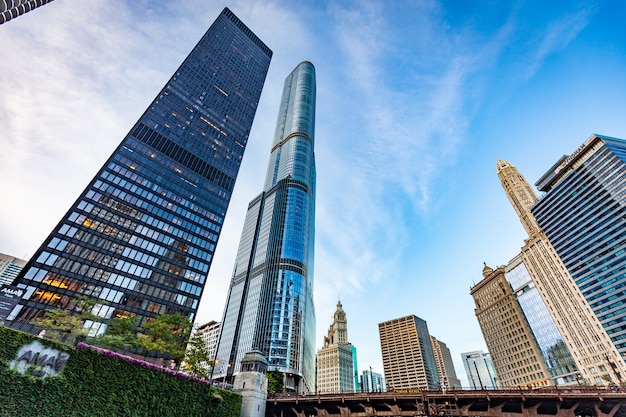 Vista dos edifícios de Chicago em um dia ensolarado