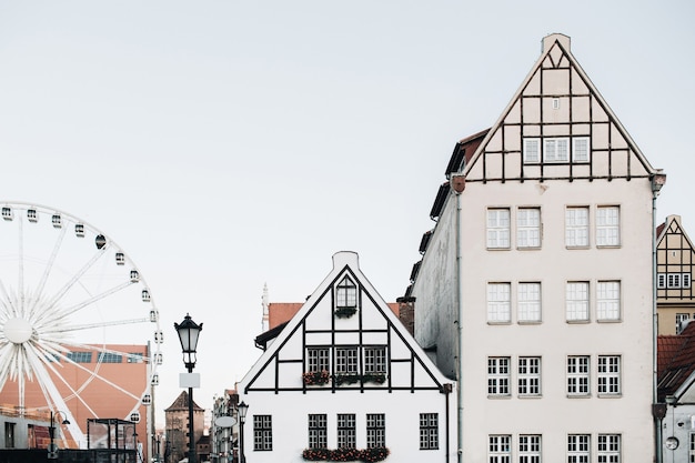 Vista dos edifícios na cidade velha de gdansk, polónia