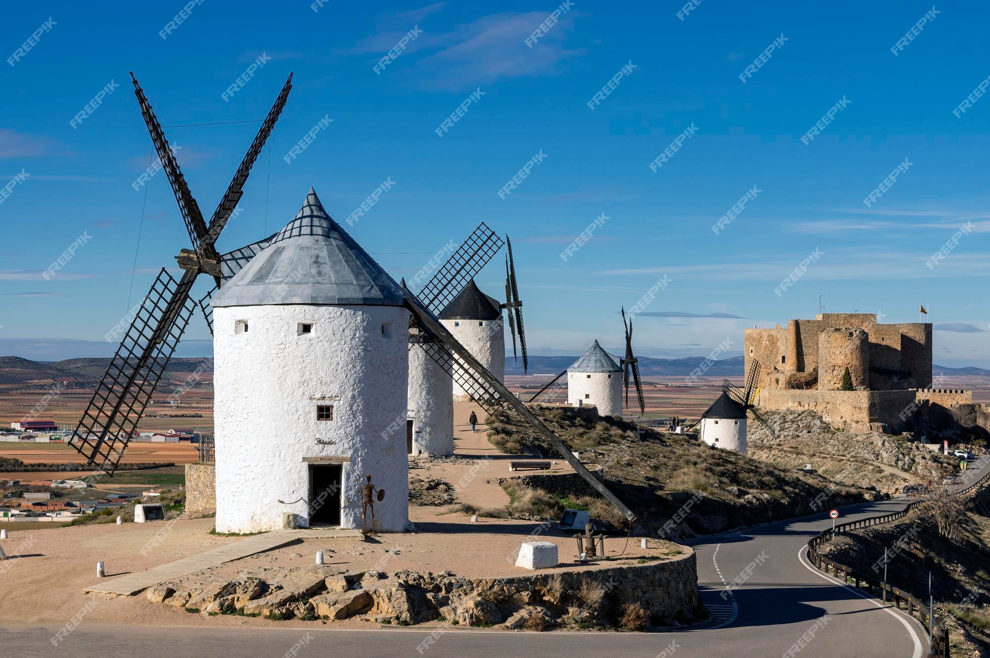 Foto de Vista Sobre Moinho De Vento Medieval Vidzeme Letônia e