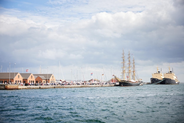 Vista dos navios do Tall Ship