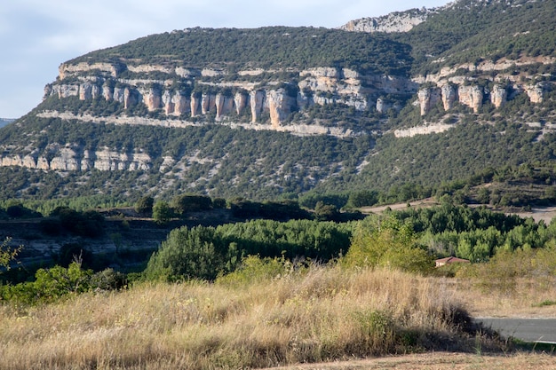 Vista dos picos em Pesquera de Ebro, Burgos, Espanha