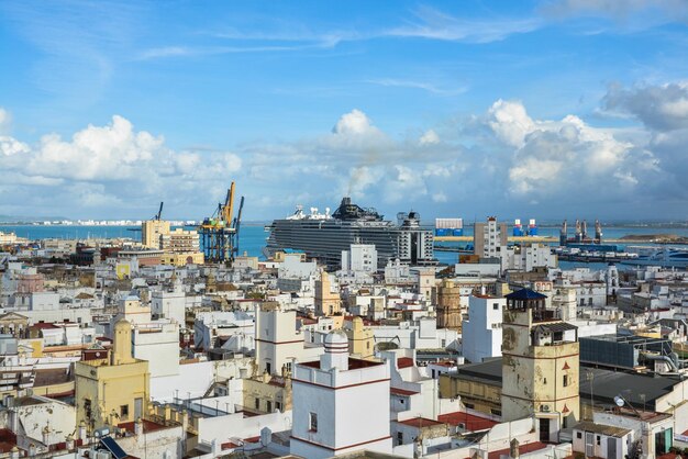 Vista dos telhados de Cádiz da torre de vigia de Tavira