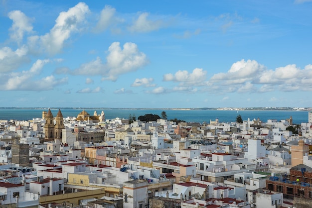 Vista dos telhados de Cádiz da torre de vigia de Tavira