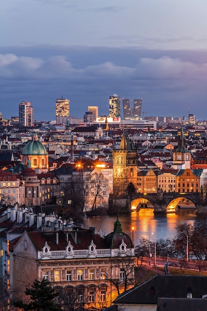 Vista dos telhados de Praga a partir do Parque Letna pela manhã