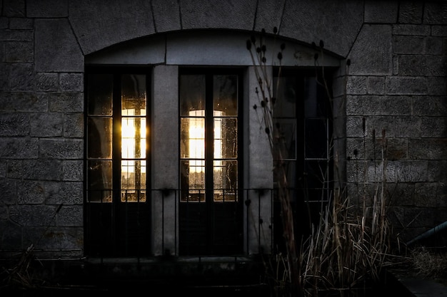 Foto vista de un edificio abandonado