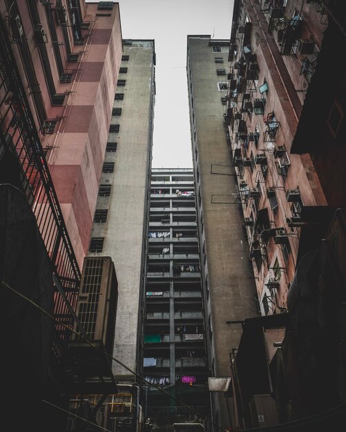 Foto vista del edificio desde un ángulo bajo