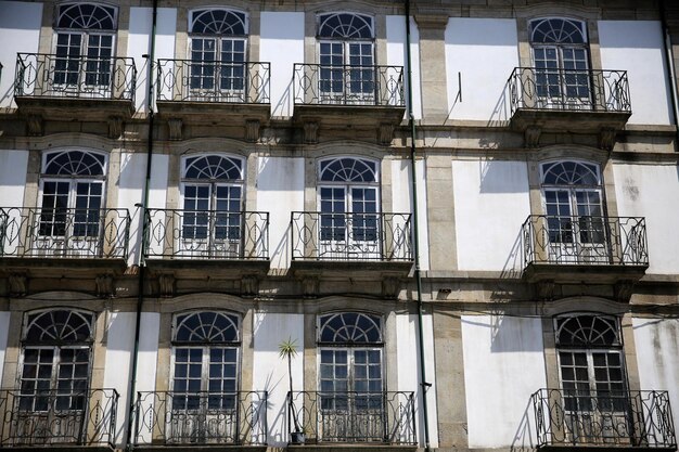 Foto vista del edificio desde un ángulo bajo