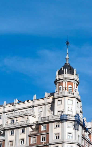 Vista de un edificio antiguo en madrid, españa