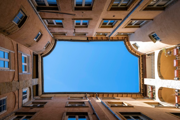 Vista del edificio famoso en el distrito de SaintJean Lyon