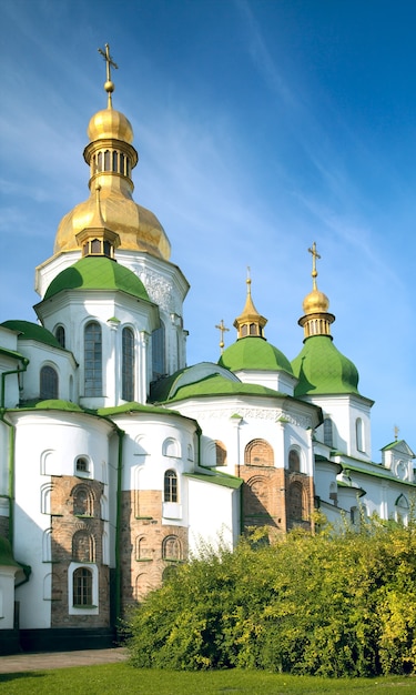 Vista del edificio de la iglesia de la catedral de Santa Sofía por la mañana (http://en.wikipedia.org/wiki/Saint_Sophia_Cathedral_in_Kiev). Centro de Kiev-City, Ucrania.