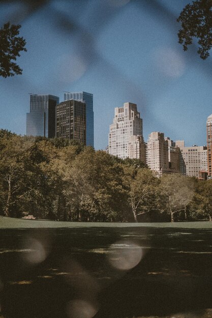 Foto vista de los edificios de la ciudad contra el cielo