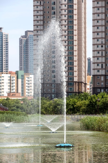 Vista de edificios modernos en la ciudad