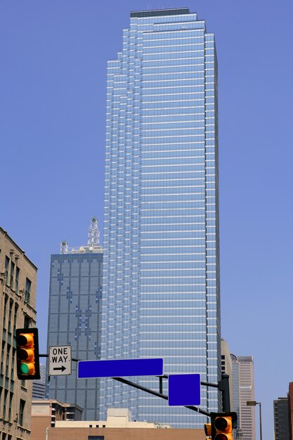 Vista de edificios urbanos del centro de la ciudad de Dallas