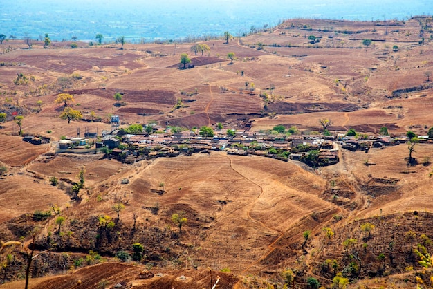 Vista em alto ângulo da paisagem da cidade contra o céu