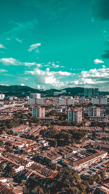 Foto vista em alto ângulo da paisagem da cidade contra o céu