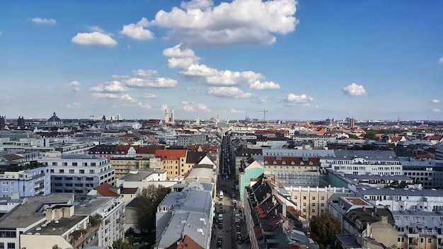 Vista em alto ângulo da paisagem urbana contra o céu