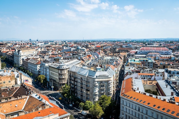 Vista em alto ângulo da paisagem urbana contra o céu