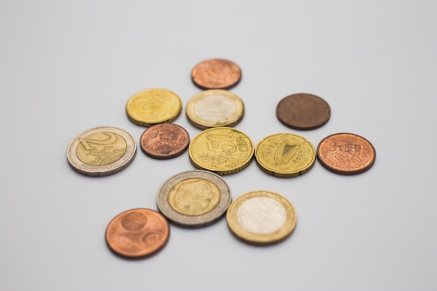 Foto vista em alto ângulo das moedas de euro