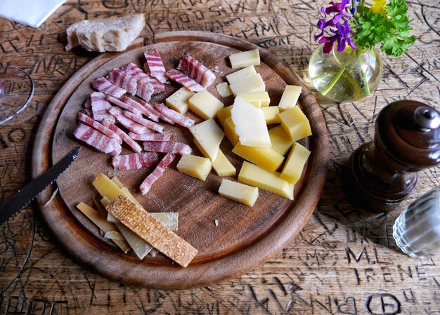 Foto vista em alto ângulo de alimentos crus na mesa