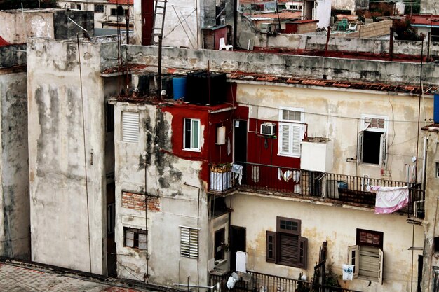 Vista em alto ângulo de edifícios residenciais na cidade