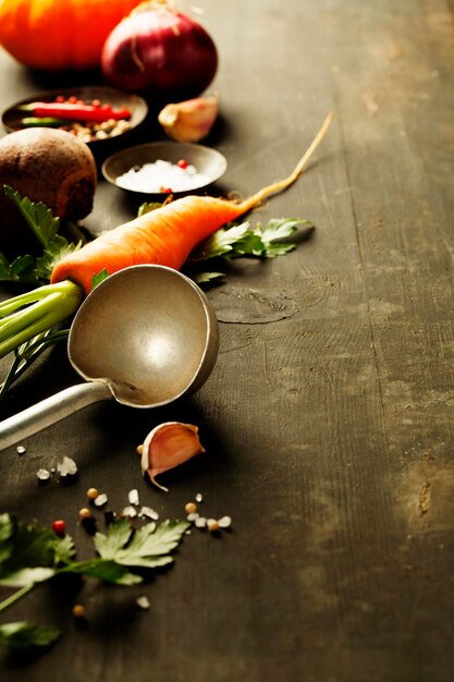 Foto vista em alto ângulo de vegetais na mesa