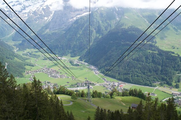 Foto vista em alto ângulo do teleférico aéreo