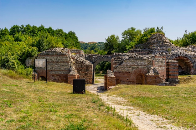 Vista em Felix Romuliana, restos mortais do palácio do imperador romano Galerius perto de Zajecar, Sérvia. É Patrimônio Mundial da UNESCO desde 2007.