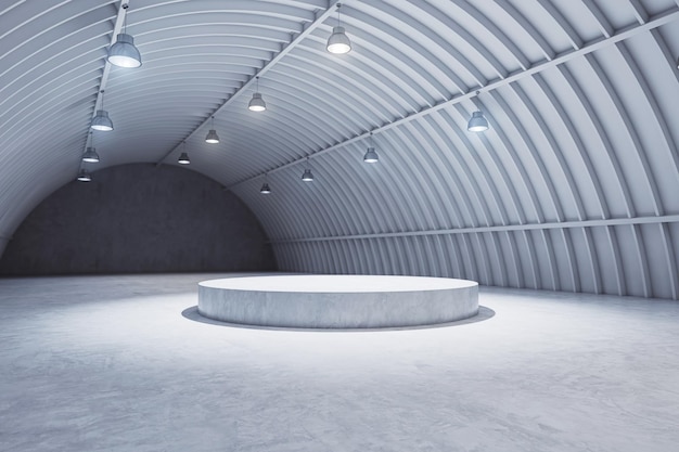 Vista em perspectiva do interior do hangar cinza com holofotes e pedestal redondo no fundo de apresentação do produto de piso de concreto e conceito de palco vazio Maquete de renderização em 3D