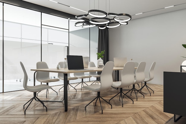 Vista em perspectiva na lâmpada elegante acima da mesa de reunião de madeira clara com laptops cercados por cadeiras no piso em parquet paredes cinza claro e porta de vidro na sala de conferências iluminada pelo sol renderização em 3D