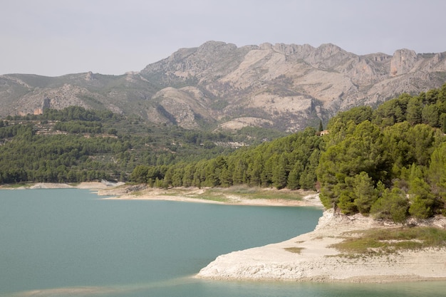 Vista del embalse de Guadalest, Alicante, España