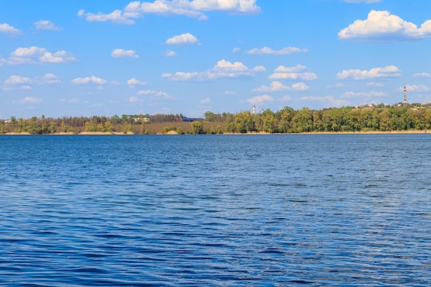 Vista del embalse de Kremenchug en Ucrania