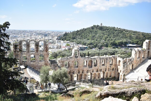 Foto vista por encima del odeón de herodes ático en atenas, grecia