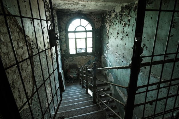 Vista de las escaleras en el cuartel de Morovsky en Tver